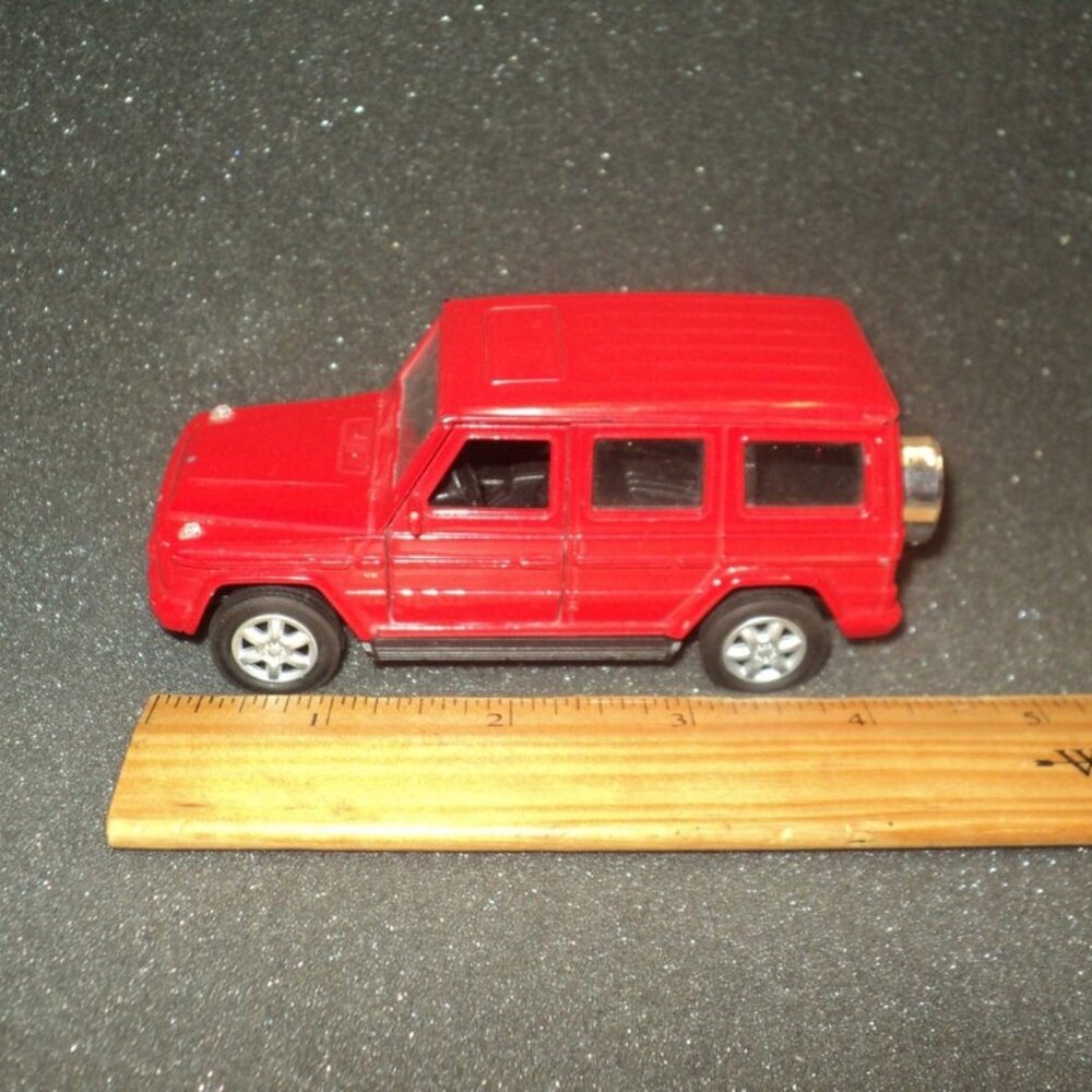 Welly Mercedes-Benz G-Class V8 G-Wagen Off-Road 1:36 Red 4 3/4" Long Defects